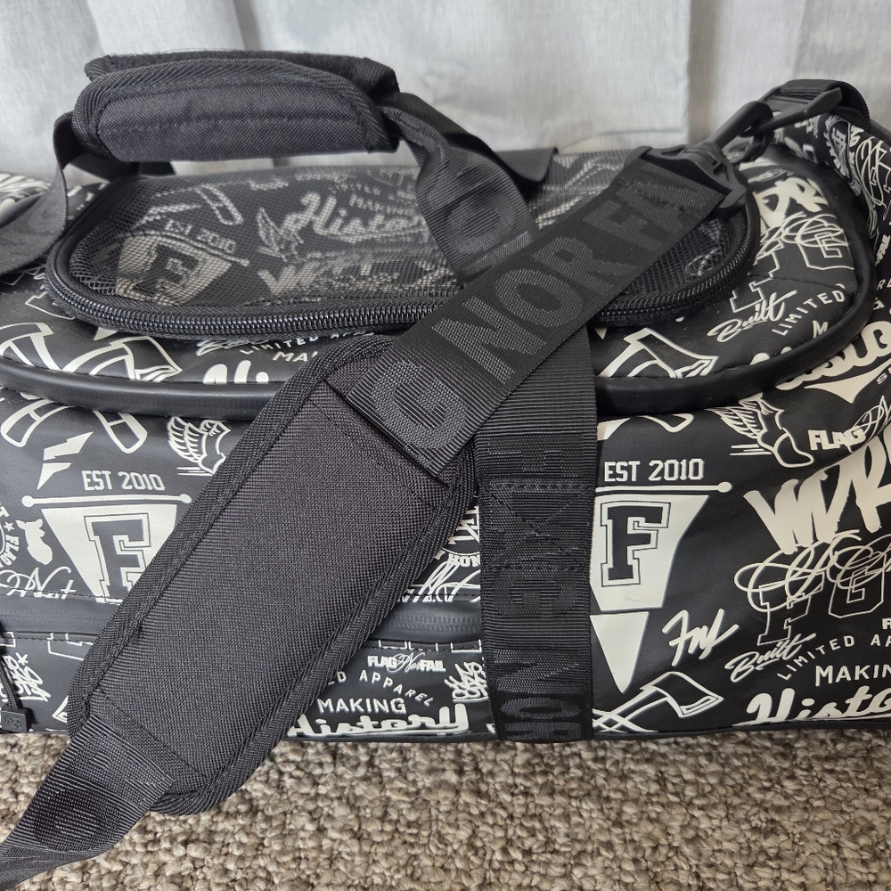Flag Nor Fail Heavy Duty Travel Duffle Bag Black And White All Over Print EUC - Picture 4 of 15